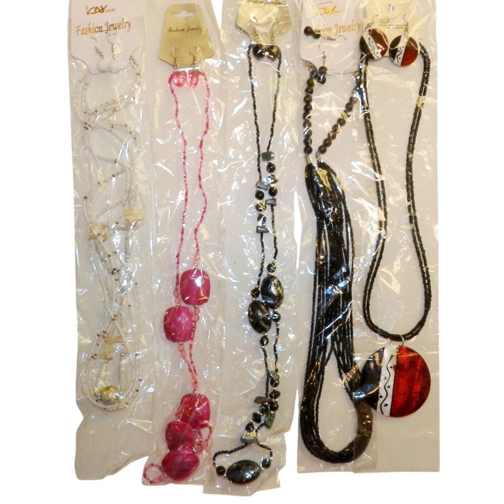 FN243 Lot of 50 Grab Bag Mystery Box Bulk Assorted Fashion Jewelry Necklace NIP
